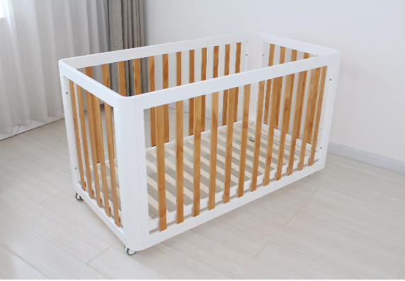 小売業者は子供部屋用家具メーカーにどのような製品データを送信する必要がありますか?